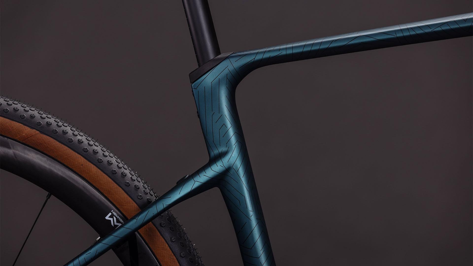 Vélo gravel électrique Cube nuroad hybrid c:62 slt 400x royalgreen´n´crisscross