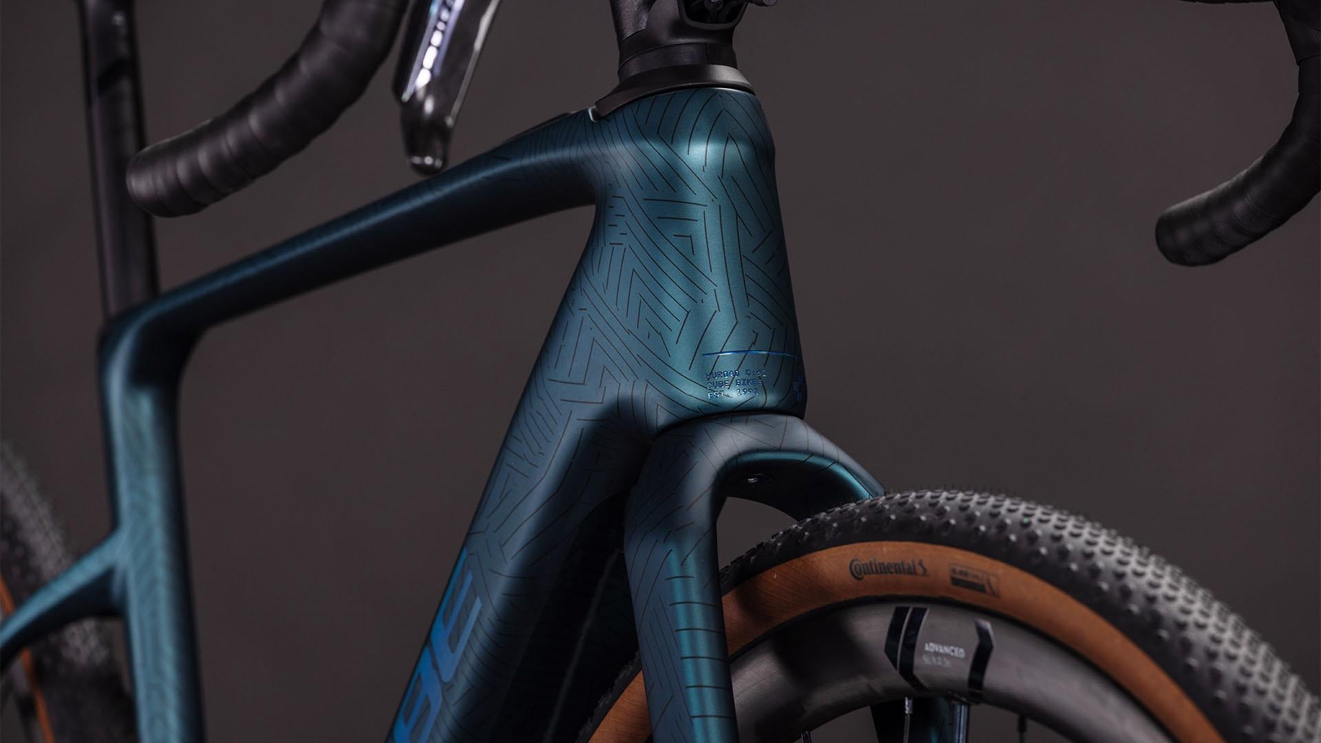 Vélo gravel électrique Cube nuroad hybrid c:62 slt 400x royalgreen´n´crisscross