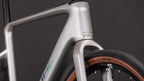 Vélo gravel électrique Cube nulane hybrid c:62 race 400x sleekgrey´n´prism