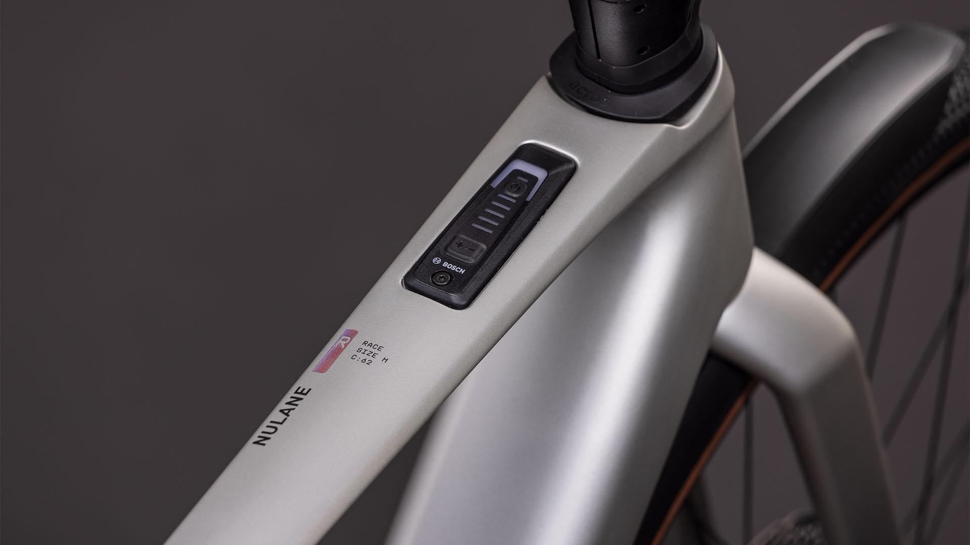 Vélo gravel électrique Cube nulane hybrid c:62 race 400x fe sleekgrey´n´prism