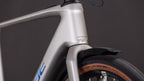 Vélo gravel électrique Cube nulane hybrid c:62 race 400x fe sleekgrey´n´prism